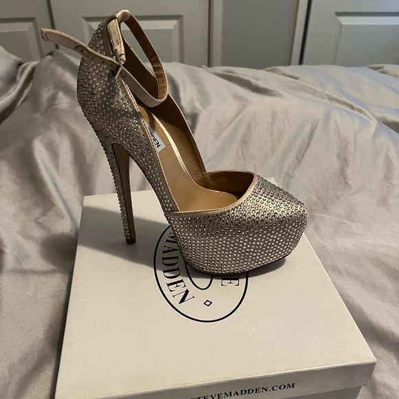 Steve Madden Women Deeny R Pewter Beige Crystal Platform High Heel Pumps Sz 7. - Picture 5 of 5